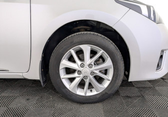 Подержанный автомобиль Toyota Corolla Sedan 2013 года (18 фото)