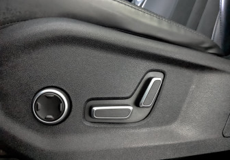 Подержанный автомобиль Geely Monjaro 2024 года (30 фото)