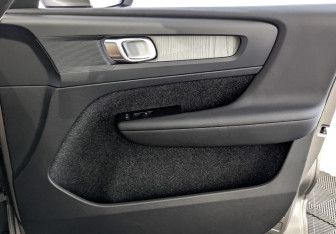 Подержанный автомобиль Volvo XC40 2021 года (24 фото)