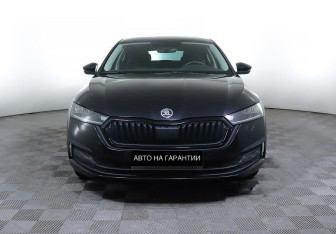 Подержанный автомобиль Skoda Octavia Liftback 2021 года (2 фото)