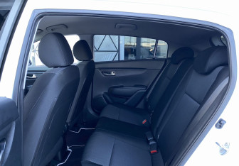 Подержанный автомобиль Kia Rio Hatchback 2021 года (24 фото)