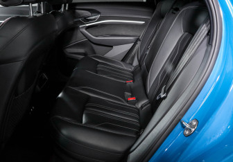 Подержанный автомобиль Audi e-tron 2020 года (10 фото)