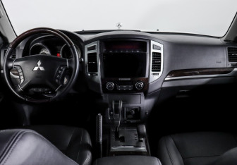 Подержанный автомобиль Mitsubishi Pajero 2019 года (12 фото)
