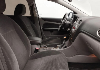 Подержанный автомобиль Ford Focus Hatchback 2009 года (10 фото)