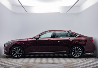 Подержанный автомобиль Hyundai Genesis 2015 года (8 фото)