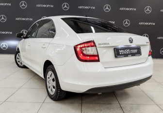 Подержанный автомобиль Skoda Rapid Liftback 2019 года (7 фото)