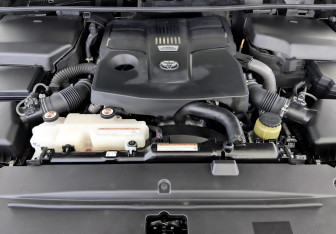 Подержанный автомобиль Toyota Land Cruiser Suv 2021 года (9 фото)