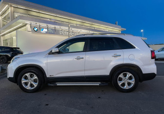 Подержанный автомобиль Kia Sorento 2017 года (8 фото)