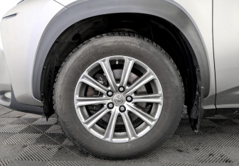 Подержанный автомобиль Lexus NX 2015 года (18 фото)