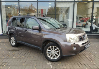 Подержанный автомобиль Nissan X-Trail 2007 года (3 фото)