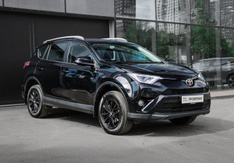 Подержанный автомобиль Toyota RAV4 2017 года (3 фото)