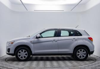 Подержанный автомобиль Mitsubishi ASX 2013 года (8 фото)