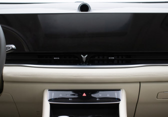 Подержанный автомобиль Voyah Dream 2024 года (13 фото)