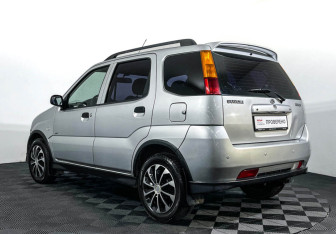 Подержанный автомобиль Suzuki Ignis 2005 года (7 фото)