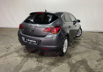 Подержанный автомобиль Opel Astra Hatchback 2011 года (5 фото)