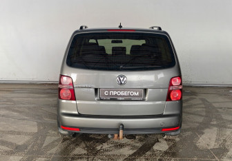 Подержанный автомобиль Volkswagen Touran 2008 года (5 фото)