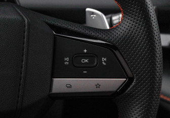 Подержанный автомобиль Changan UNI-V 2023 года (35 фото)