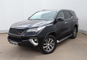 Подержанный автомобиль Toyota Fortuner 2018 года (1 фото)