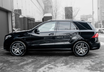 Подержанный автомобиль Mercedes-Benz GLE 2017 года (8 фото)