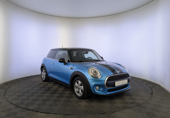 Подержанный автомобиль MINI Hatch 2017 года (3 фото)