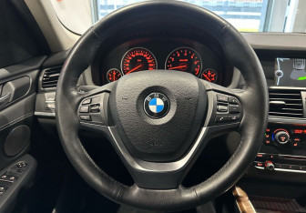 Подержанный автомобиль BMW X3 2011 года (13 фото)