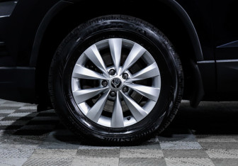 Подержанный автомобиль Skoda Karoq 2021 года (15 фото)