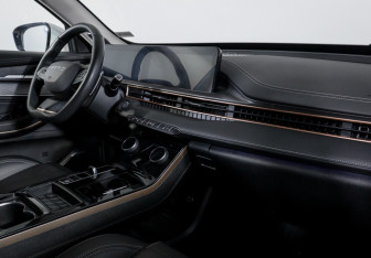 Подержанный автомобиль Exeed LX 2023 года (9 фото)