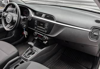 Подержанный автомобиль Kia Rio Sedan 2021 года (12 фото)