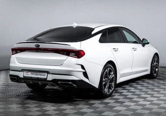 Подержанный автомобиль Kia K5 2021 года (5 фото)