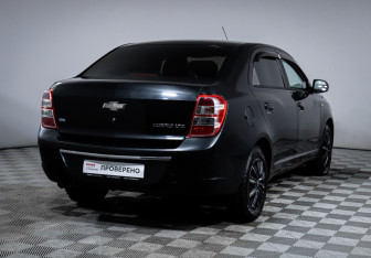 Подержанный автомобиль Chevrolet Cobalt Sedan 2013 года (5 фото)