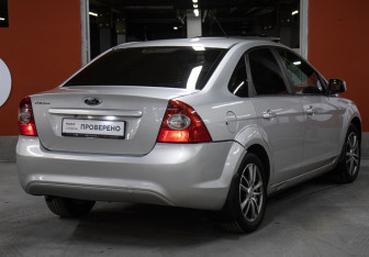 Подержанный автомобиль Ford Focus Sedan 2010 года (5 фото)