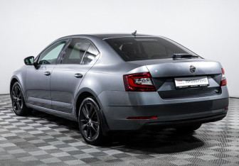 Подержанный автомобиль Skoda Octavia Wagon 2019 года (7 фото)