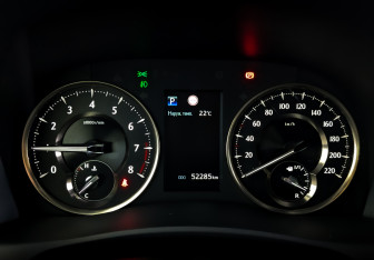 Подержанный автомобиль Toyota Alphard 2021 года (13 фото)
