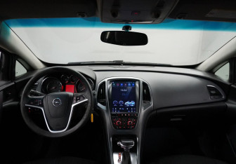 Подержанный автомобиль Opel Astra Hatchback 2012 года (11 фото)