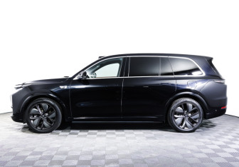 Подержанный автомобиль LiXiang L9 2023 года (8 фото)