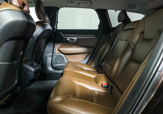 Подержанный автомобиль Volvo V90 Cross Country 2019 года (10 фото)