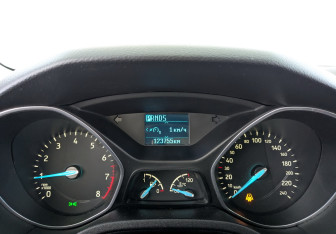 Подержанный автомобиль Ford Focus Wagon 2017 года (15 фото)