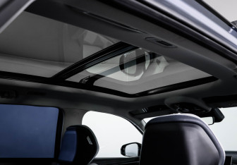 Подержанный автомобиль Geely Atlas 2023 года (17 фото)