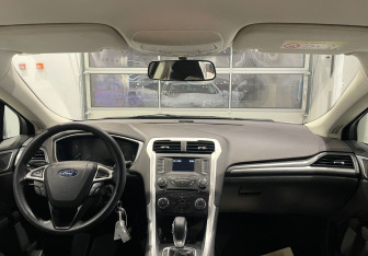 Подержанный автомобиль Ford Mondeo Sedan 2015 года (11 фото)