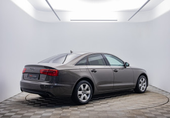 Подержанный автомобиль Audi A6 Sedan 2013 года (5 фото)
