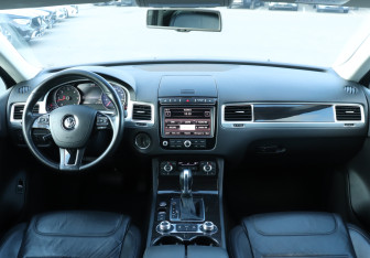 Подержанный автомобиль Volkswagen Touareg 2016 года (12 фото)