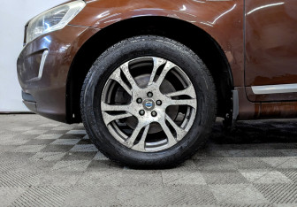 Подержанный автомобиль Volvo XC60 2014 года (18 фото)