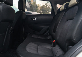 Подержанный автомобиль Nissan Qashqai 2012 года (8 фото)