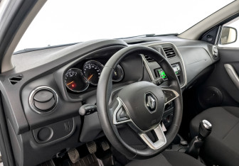 Подержанный автомобиль Renault Sandero 2021 года (16 фото)