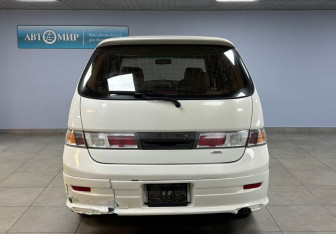 Подержанный автомобиль Toyota Gaia 1999 года (6 фото)