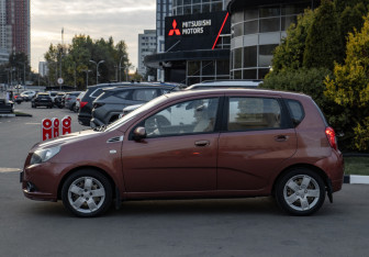 Подержанный автомобиль Chevrolet Aveo Hatchback 2011 года (6 фото)