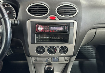 Подержанный автомобиль Ford Focus Hatchback 2008 года (14 фото)