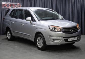 Подержанный автомобиль SsangYong Stavic 2013 года (3 фото)