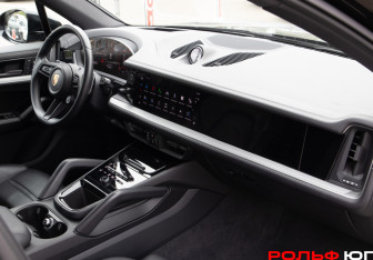 Подержанный автомобиль Porsche Cayenne 2023 года (7 фото)