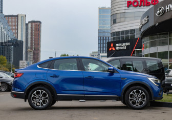Подержанный автомобиль Renault Arkana 2021 года (3 фото)